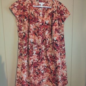 Liz Lange Red and Black Floral Maternity Blouse